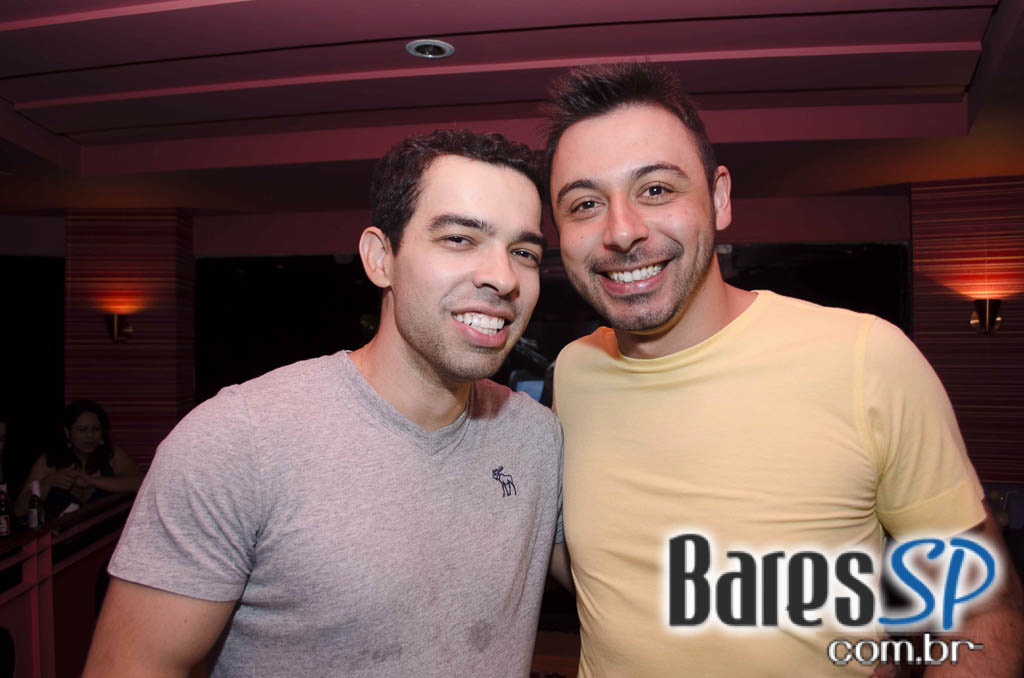 Samba de Rainha e Carolina Lessa se apresentaram no Vermont Samba de Rainha e Carolina Lessa se apresentaram no Vermont