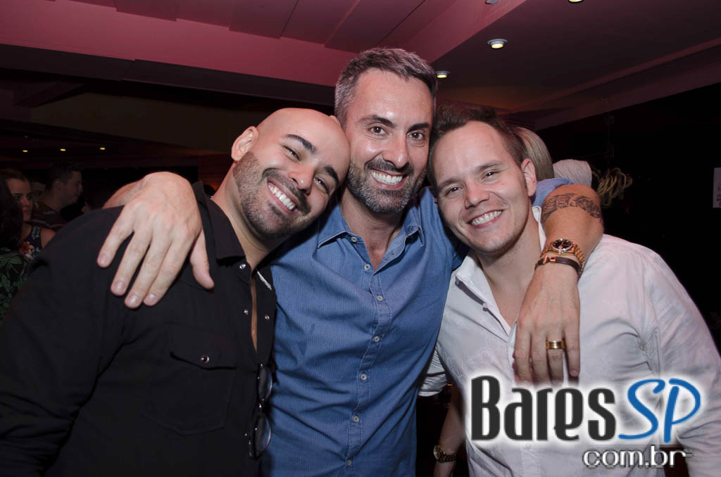 Samba de Rainha e Carolina Lessa se apresentaram no Vermont Samba de Rainha e Carolina Lessa se apresentaram no Vermont