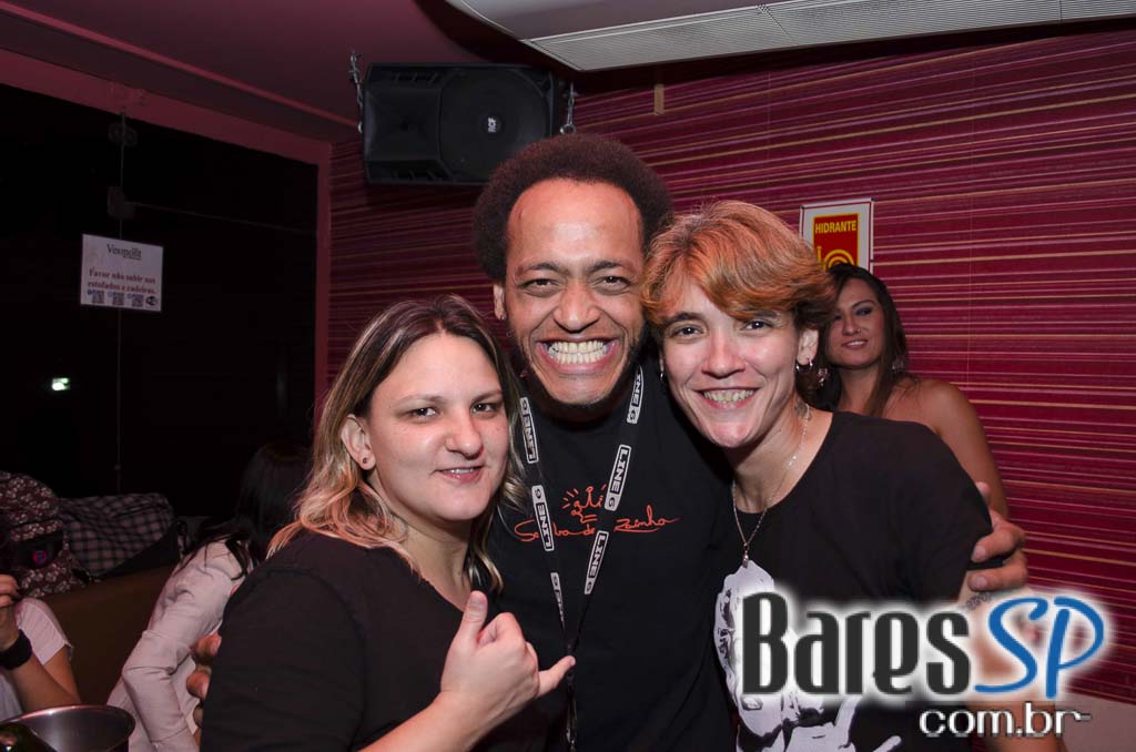 Samba de Rainha e Carolina Lessa se apresentaram no Vermont Samba de Rainha e Carolina Lessa se apresentaram no Vermont