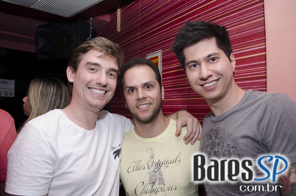 Samba de Rainha e Carolina Lessa se apresentaram no Vermont Samba de Rainha e Carolina Lessa se apresentaram no Vermont