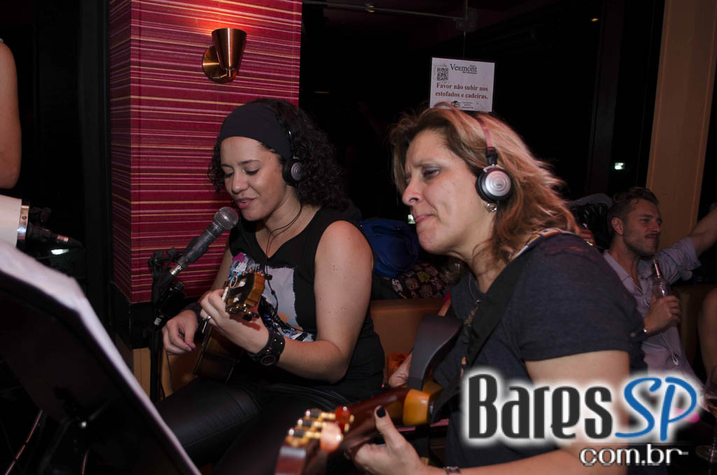 Samba de Rainha e Carolina Lessa se apresentaram no Vermont Samba de Rainha e Carolina Lessa se apresentaram no Vermont