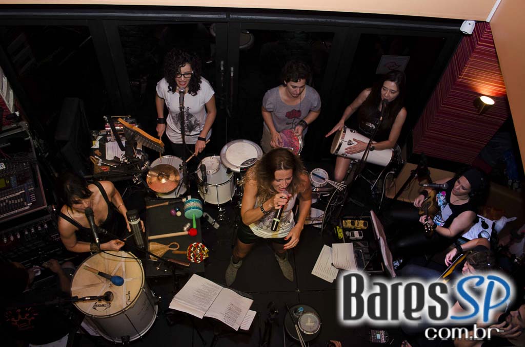 Samba de Rainha e Carolina Lessa se apresentaram no Vermont Samba de Rainha e Carolina Lessa se apresentaram no Vermont