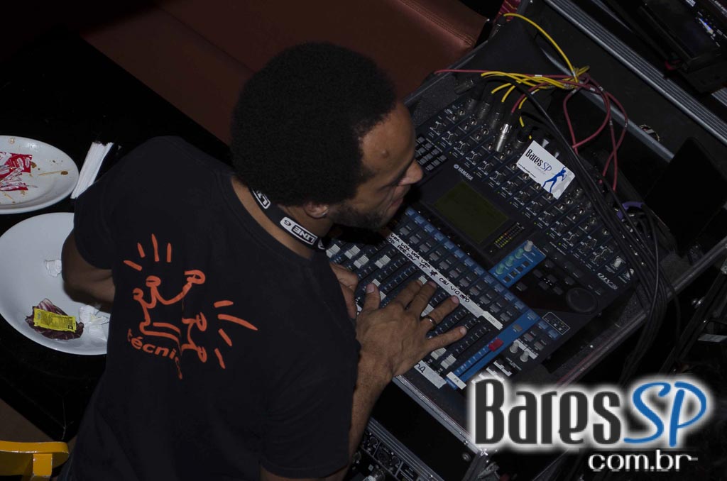 Samba de Rainha e Carolina Lessa se apresentaram no Vermont Samba de Rainha e Carolina Lessa se apresentaram no Vermont