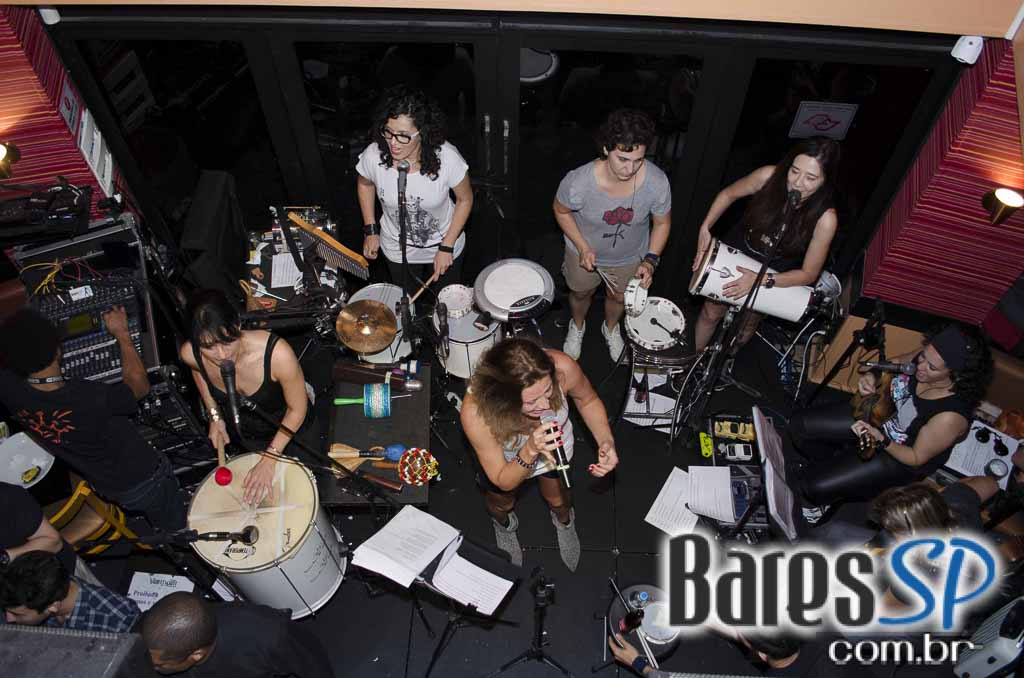 Samba de Rainha e Carolina Lessa se apresentaram no Vermont Samba de Rainha e Carolina Lessa se apresentaram no Vermont