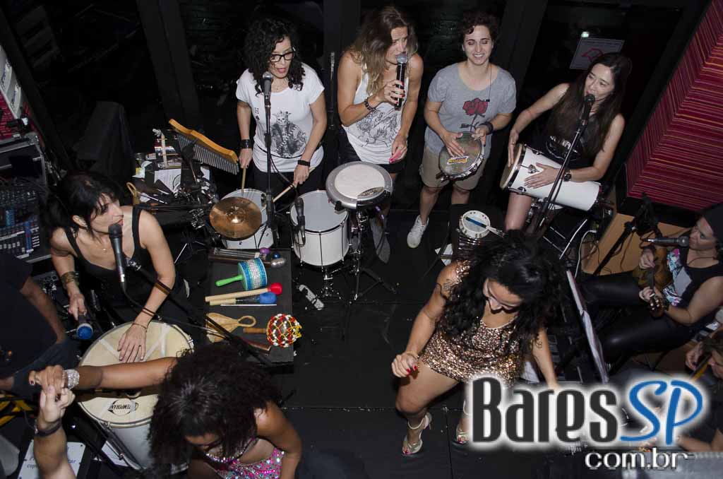 Samba de Rainha e Carolina Lessa se apresentaram no Vermont Samba de Rainha e Carolina Lessa se apresentaram no Vermont