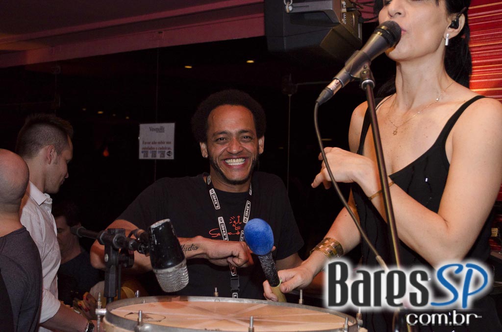 Samba de Rainha e Carolina Lessa se apresentaram no Vermont Samba de Rainha e Carolina Lessa se apresentaram no Vermont