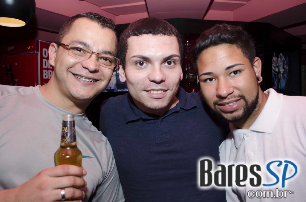 Samba de Rainha e Carolina Lessa se apresentaram no Vermont Samba de Rainha e Carolina Lessa se apresentaram no Vermont