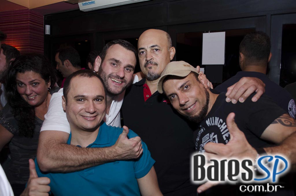 Samba de Rainha e Carolina Lessa se apresentaram no Vermont Samba de Rainha e Carolina Lessa se apresentaram no Vermont