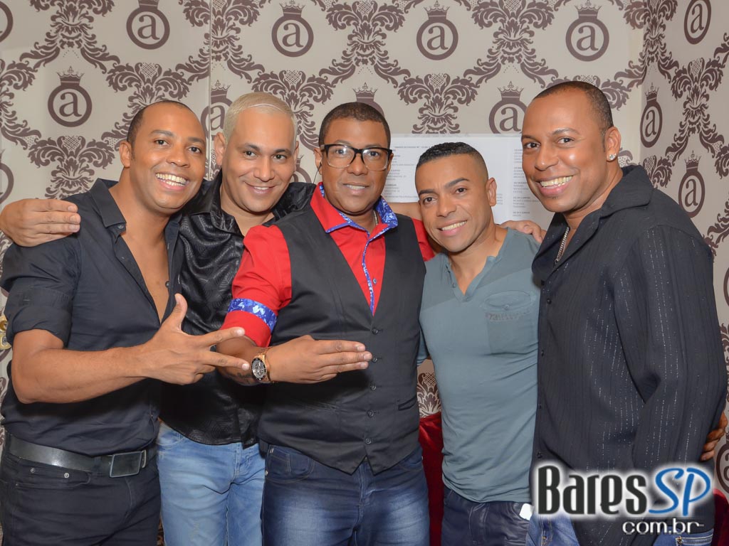 Amigos do Pagode 90 comandaram a véspera de feriado no Club A São Paulo Amigos do Pagode 90 comandaram a véspera de feriado no Club A São Paulo