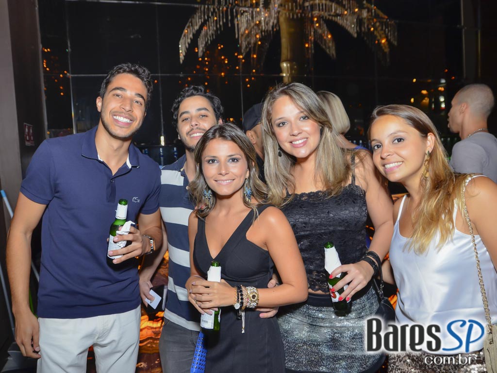 Amigos do Pagode 90 comandaram a véspera de feriado no Club A São Paulo Amigos do Pagode 90 comandaram a véspera de feriado no Club A São Paulo