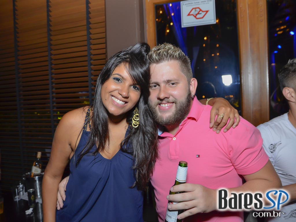 Amigos do Pagode 90 comandaram a véspera de feriado no Club A São Paulo Amigos do Pagode 90 comandaram a véspera de feriado no Club A São Paulo