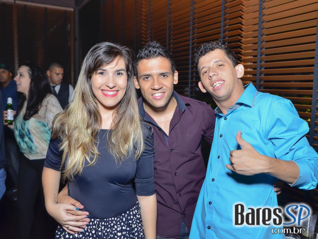 Amigos do Pagode 90 comandaram a véspera de feriado no Club A São Paulo Amigos do Pagode 90 comandaram a véspera de feriado no Club A São Paulo