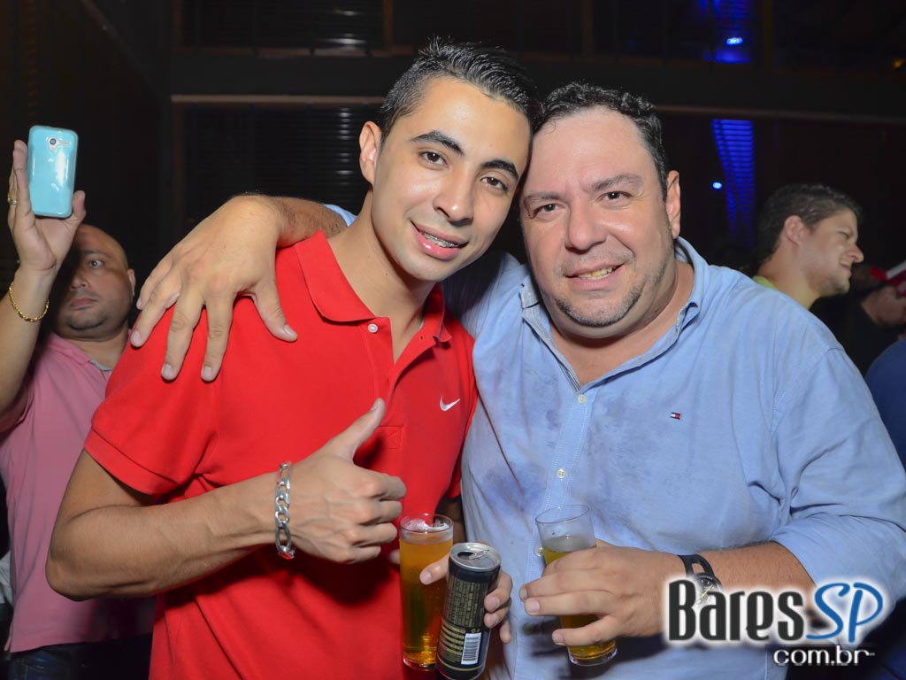 Amigos do Pagode 90 comandaram a véspera de feriado no Club A São Paulo Amigos do Pagode 90 comandaram a véspera de feriado no Club A São Paulo