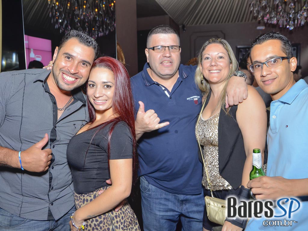 Amigos do Pagode 90 comandaram a véspera de feriado no Club A São Paulo Amigos do Pagode 90 comandaram a véspera de feriado no Club A São Paulo