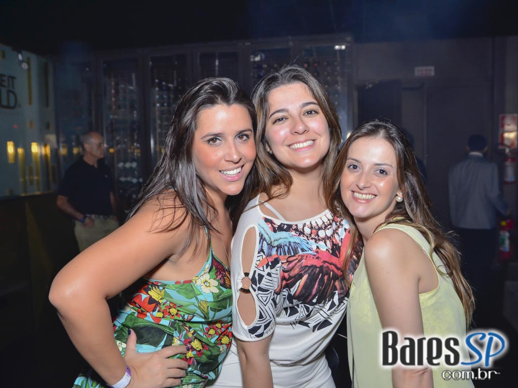 Amigos do Pagode 90 comandaram a véspera de feriado no Club A São Paulo Amigos do Pagode 90 comandaram a véspera de feriado no Club A São Paulo