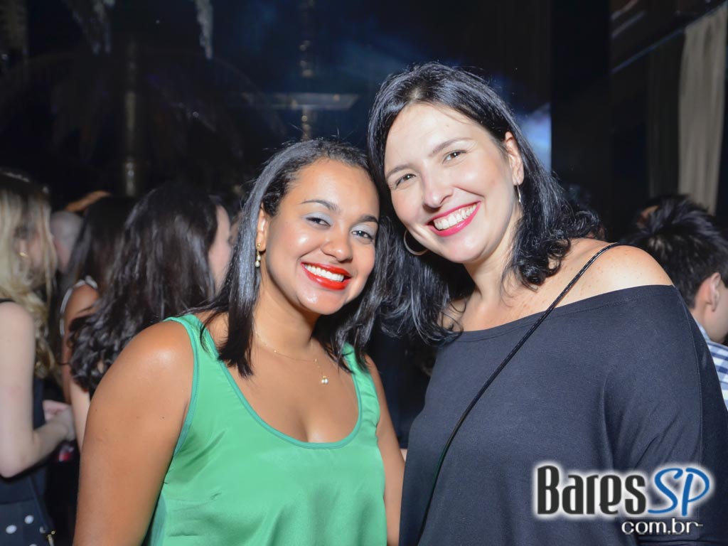 Amigos do Pagode 90 comandaram a véspera de feriado no Club A São Paulo Amigos do Pagode 90 comandaram a véspera de feriado no Club A São Paulo