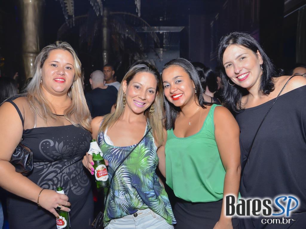 Amigos do Pagode 90 comandaram a véspera de feriado no Club A São Paulo Amigos do Pagode 90 comandaram a véspera de feriado no Club A São Paulo