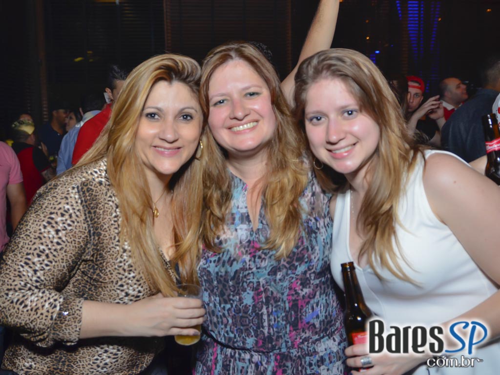 Amigos do Pagode 90 comandaram a véspera de feriado no Club A São Paulo Amigos do Pagode 90 comandaram a véspera de feriado no Club A São Paulo