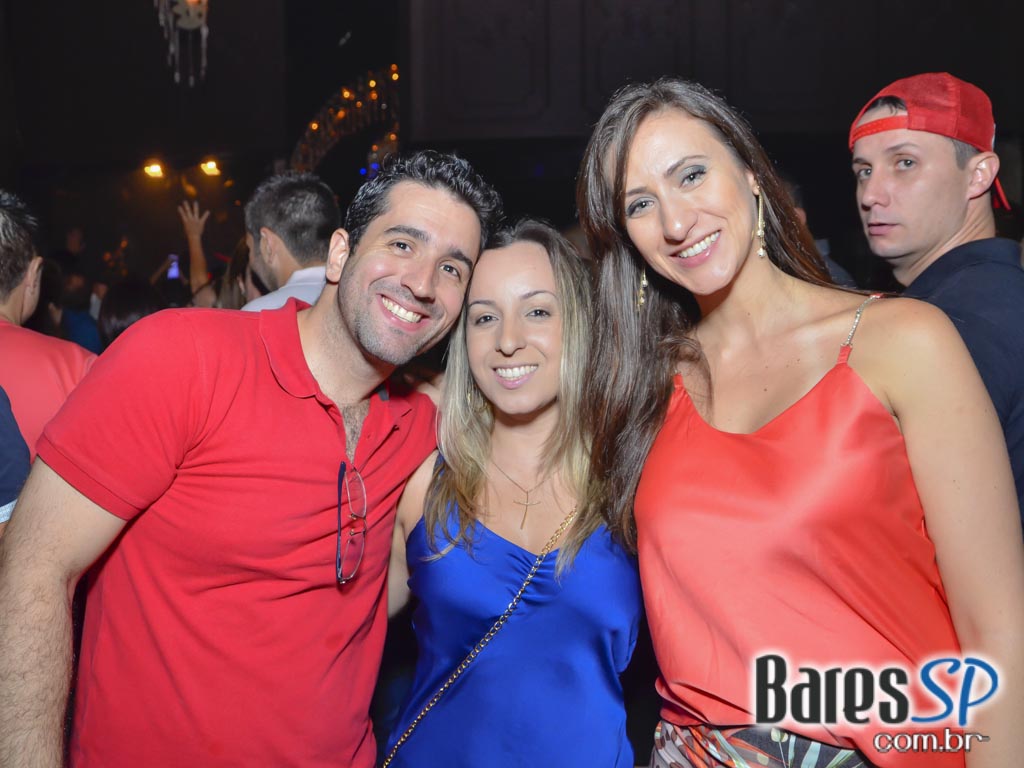 Amigos do Pagode 90 comandaram a véspera de feriado no Club A São Paulo Amigos do Pagode 90 comandaram a véspera de feriado no Club A São Paulo