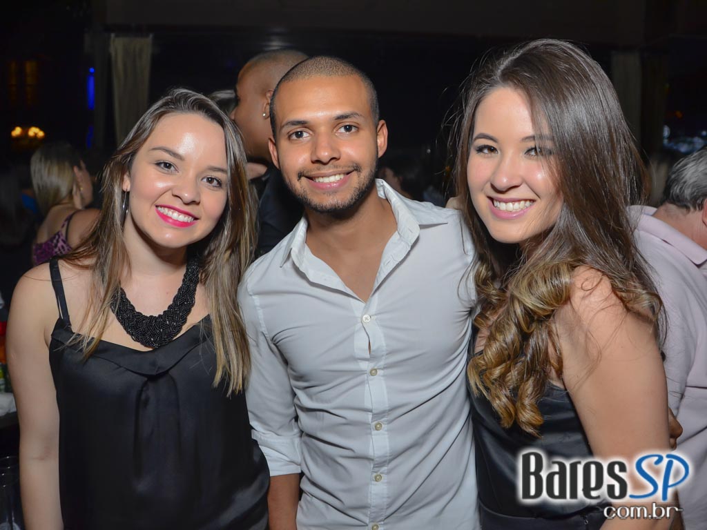 Amigos do Pagode 90 comandaram a véspera de feriado no Club A São Paulo Amigos do Pagode 90 comandaram a véspera de feriado no Club A São Paulo