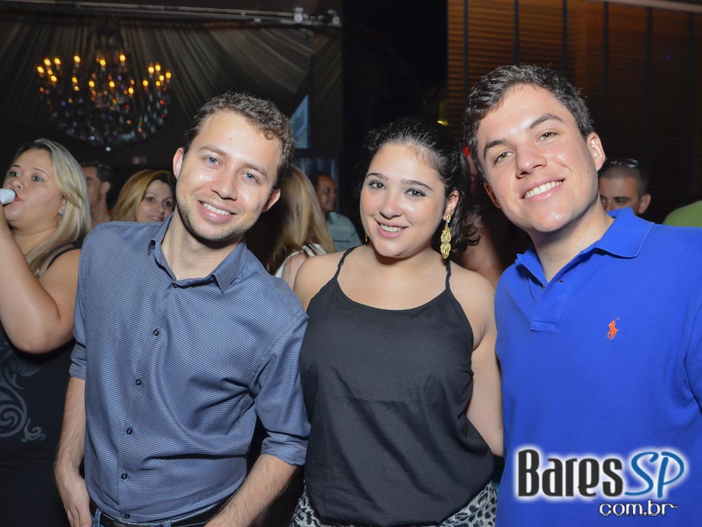 Amigos do Pagode 90 comandaram a véspera de feriado no Club A São Paulo Amigos do Pagode 90 comandaram a véspera de feriado no Club A São Paulo