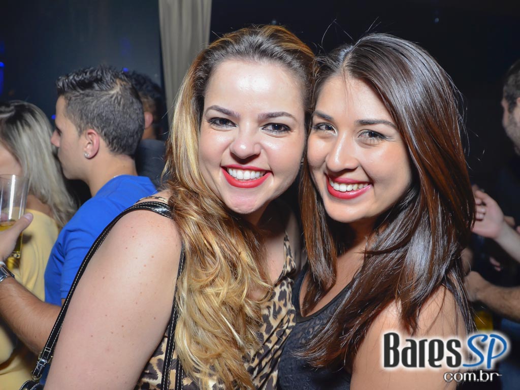 Amigos do Pagode 90 comandaram a véspera de feriado no Club A São Paulo Amigos do Pagode 90 comandaram a véspera de feriado no Club A São Paulo