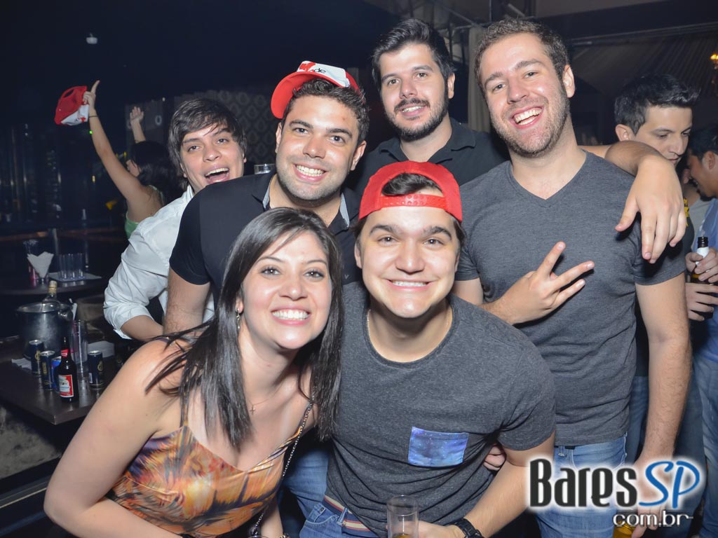 Amigos do Pagode 90 comandaram a véspera de feriado no Club A São Paulo Amigos do Pagode 90 comandaram a véspera de feriado no Club A São Paulo