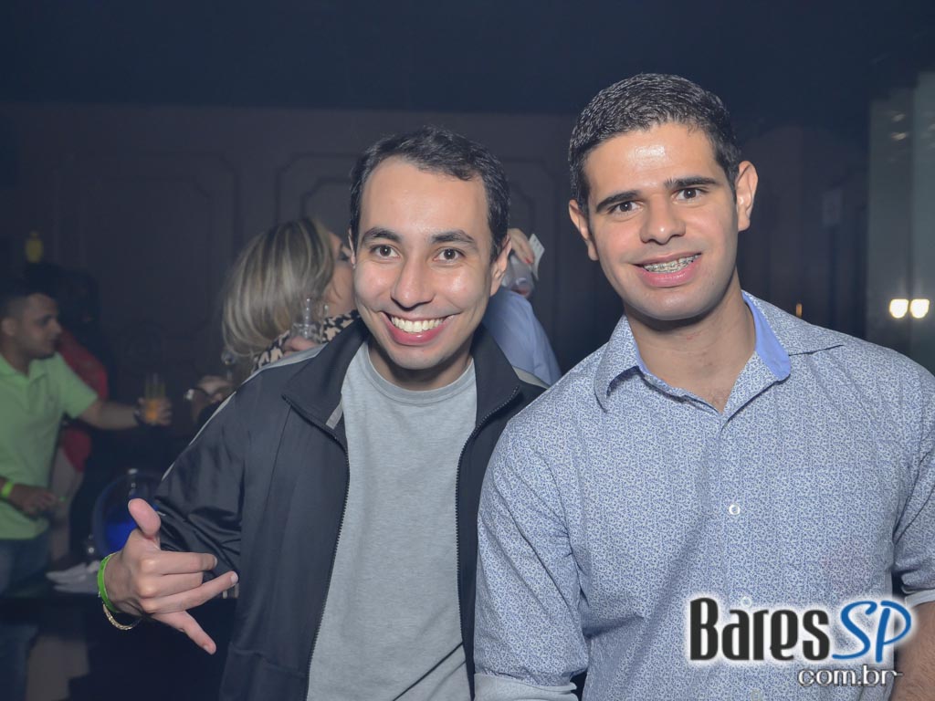 Amigos do Pagode 90 comandaram a véspera de feriado no Club A São Paulo Amigos do Pagode 90 comandaram a véspera de feriado no Club A São Paulo