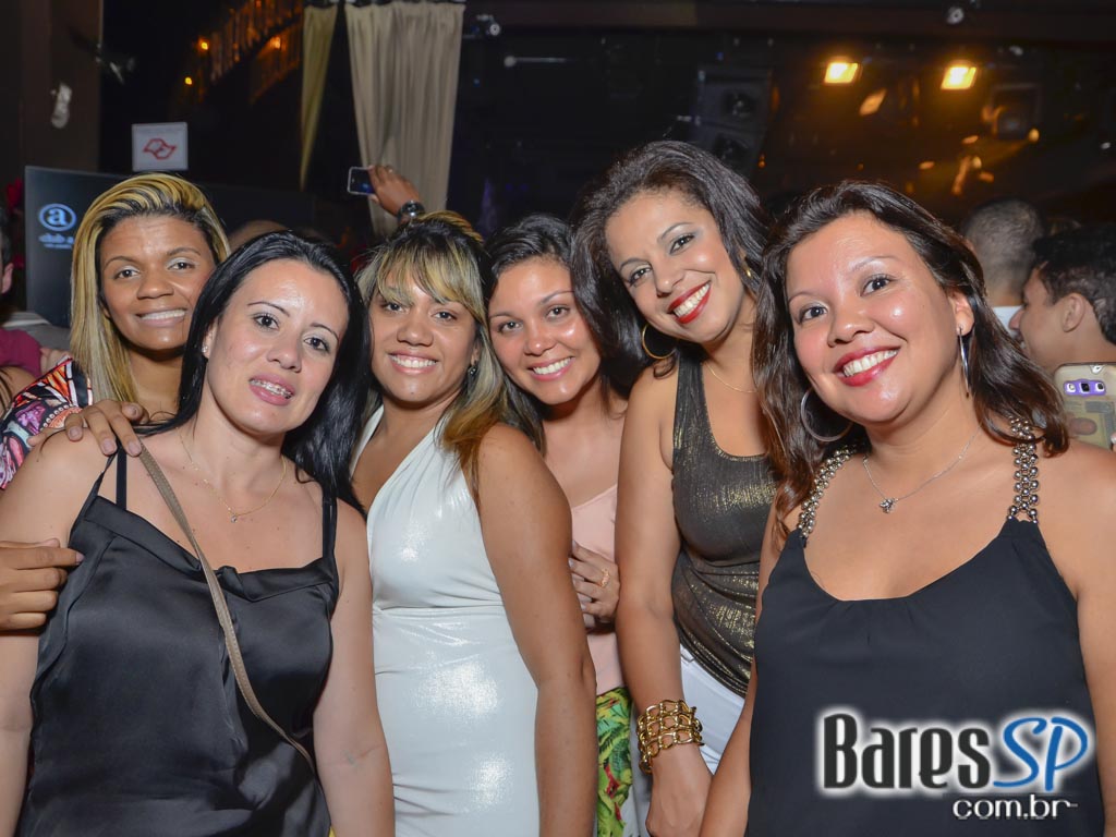 Amigos do Pagode 90 comandaram a véspera de feriado no Club A São Paulo Amigos do Pagode 90 comandaram a véspera de feriado no Club A São Paulo