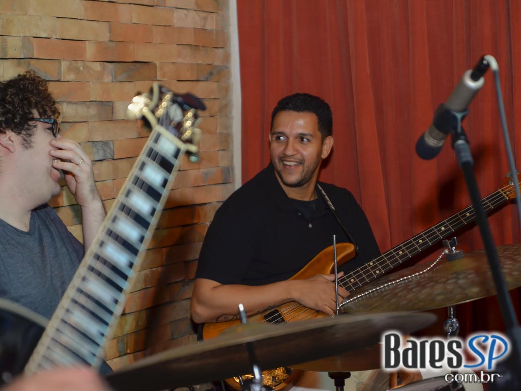 Kleber Sampaio se apresentou nesta véspera de feriado no Ao Vivo Music Kleber Sampaio se apresentou nesta véspera de feriado no Ao Vivo Music