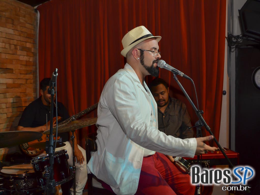 Kleber Sampaio se apresentou nesta véspera de feriado no Ao Vivo Music Kleber Sampaio se apresentou nesta véspera de feriado no Ao Vivo Music