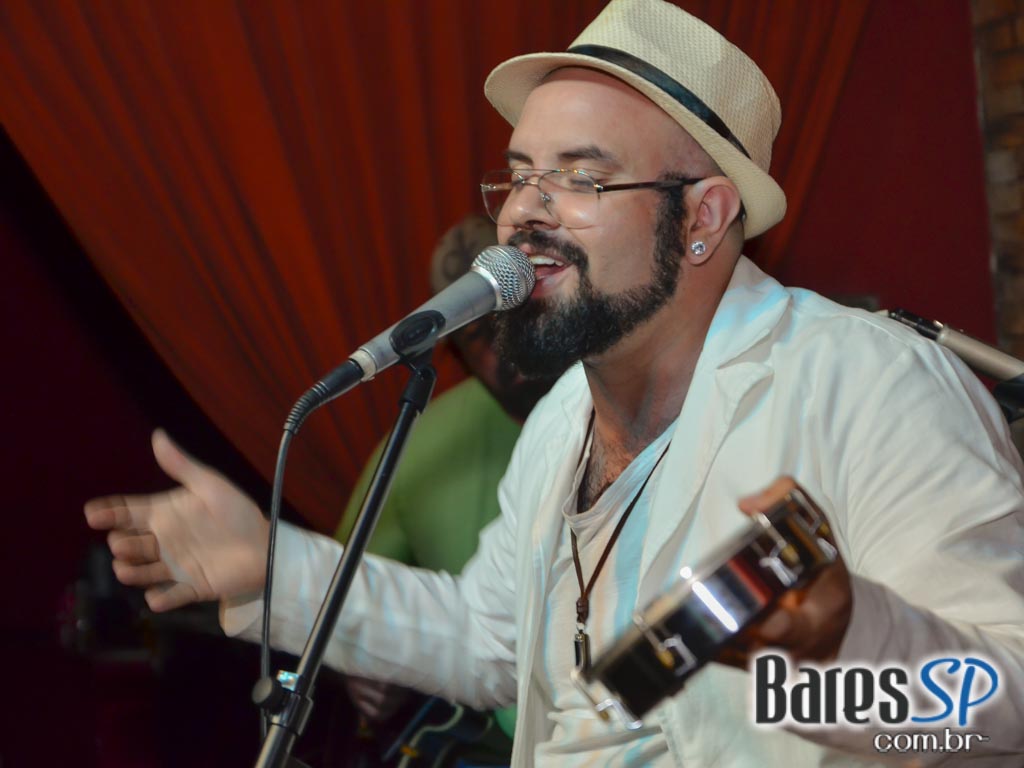 Kleber Sampaio se apresentou nesta véspera de feriado no Ao Vivo Music Kleber Sampaio se apresentou nesta véspera de feriado no Ao Vivo Music