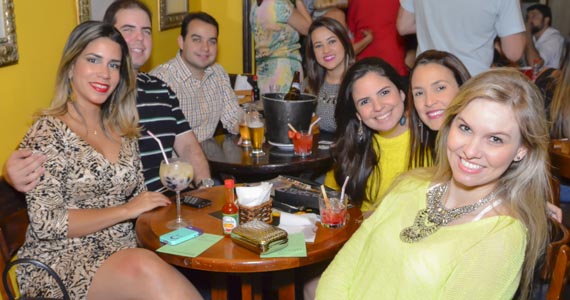 Kitu Yang e Cida Lobo e seus convidados embalaram a noite no Barnaldo Lucrécia