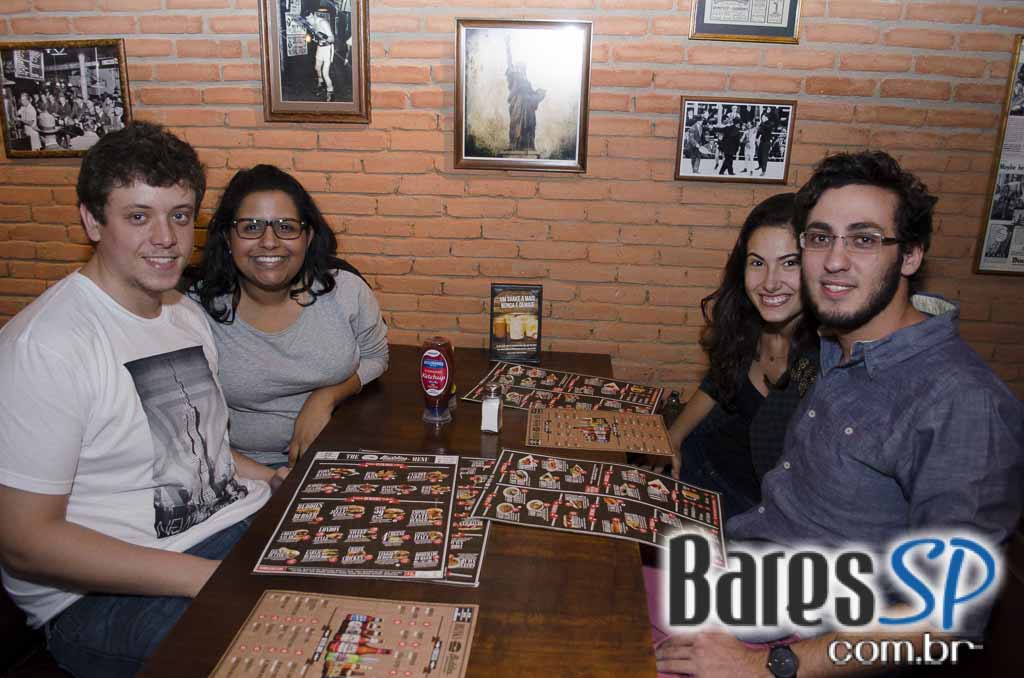 Inauguração da hamburgueria Buddies Burger & Beer aconteceu nesta sexta-feira no Itaim Inauguração da hamburgueria Buddies Burger & Beer aconteceu nesta sexta-feira no Itaim