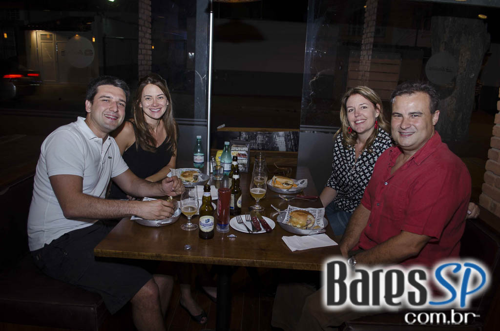 Inauguração da hamburgueria Buddies Burger & Beer aconteceu nesta sexta-feira no Itaim Inauguração da hamburgueria Buddies Burger & Beer aconteceu nesta sexta-feira no Itaim