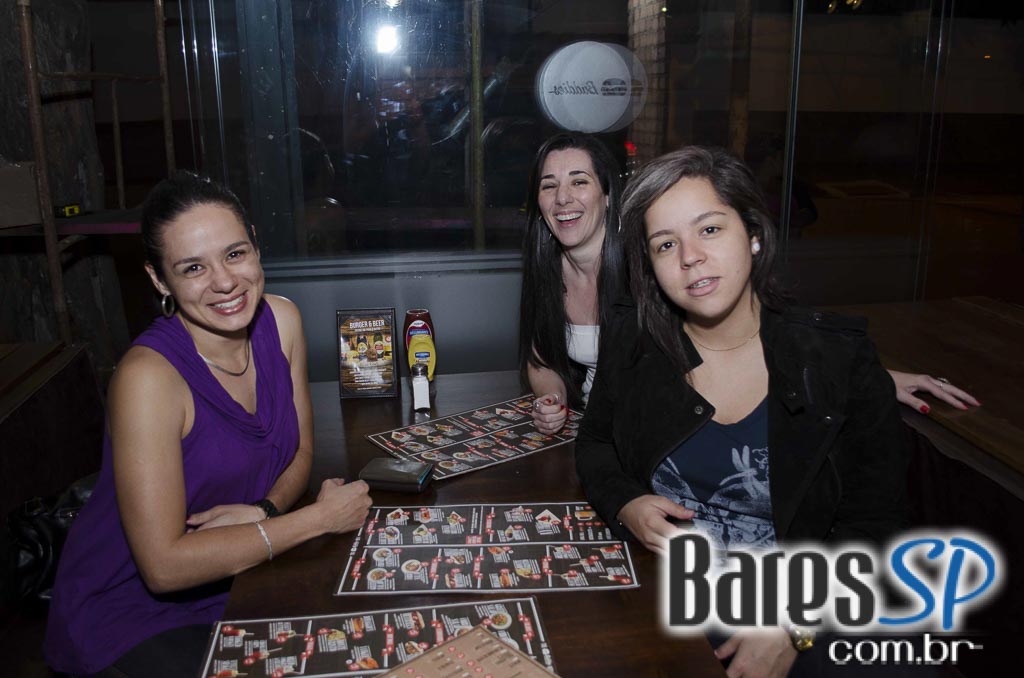 Inauguração da hamburgueria Buddies Burger & Beer aconteceu nesta sexta-feira no Itaim Inauguração da hamburgueria Buddies Burger & Beer aconteceu nesta sexta-feira no Itaim