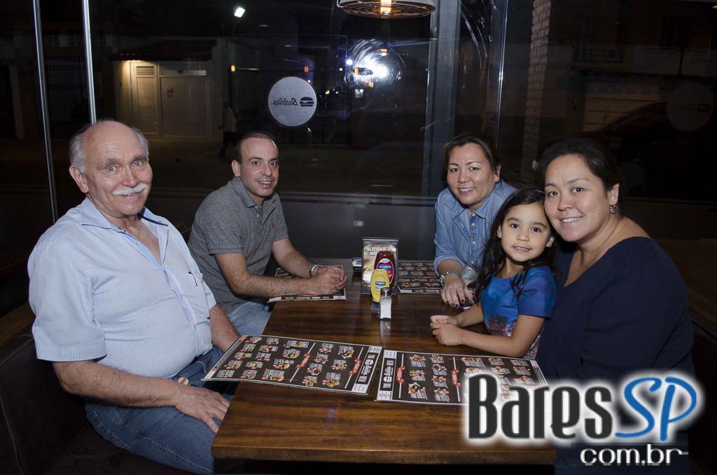 Inauguração da hamburgueria Buddies Burger & Beer aconteceu nesta sexta-feira no Itaim Inauguração da hamburgueria Buddies Burger & Beer aconteceu nesta sexta-feira no Itaim