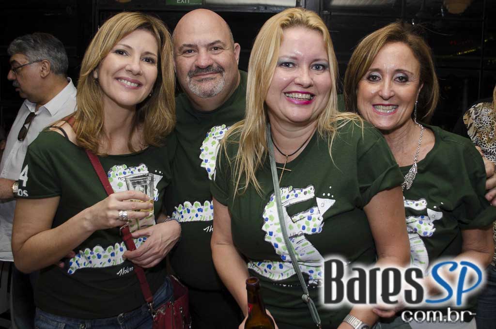 Jacaré Grill comemorou 24 anos e apresentou a cidade o primeiro parklet da Vila Madalena Jacaré Grill comemorou 24 anos e apresentou a cidade o primeiro parklet da Vila Madalena