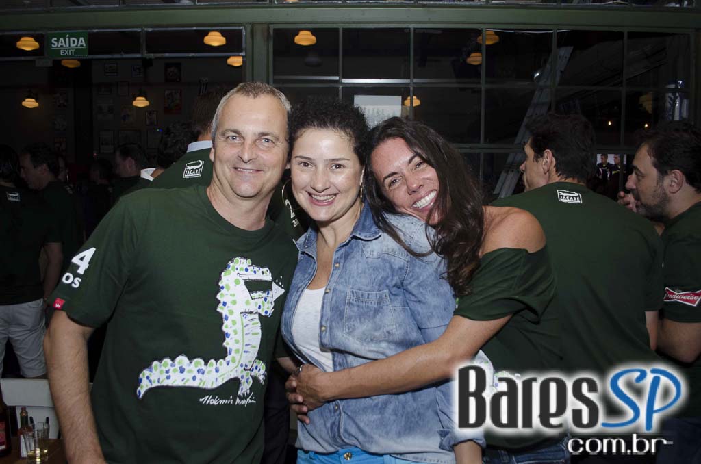 Jacaré Grill comemorou 24 anos e apresentou a cidade o primeiro parklet da Vila Madalena Jacaré Grill comemorou 24 anos e apresentou a cidade o primeiro parklet da Vila Madalena