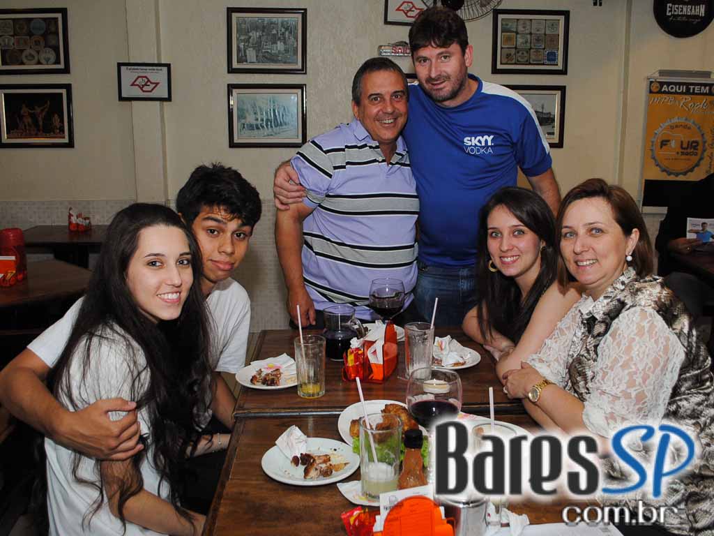 Happy Hour animou O Alemão Bar com cerveja gelada - Unisal Happy Hour animou O Alemão Bar com cerveja gelada - Unisal