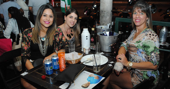 Sábado foi dia de feijoada suculenta no Loirassa Bar, na Zona Norte - Unisal