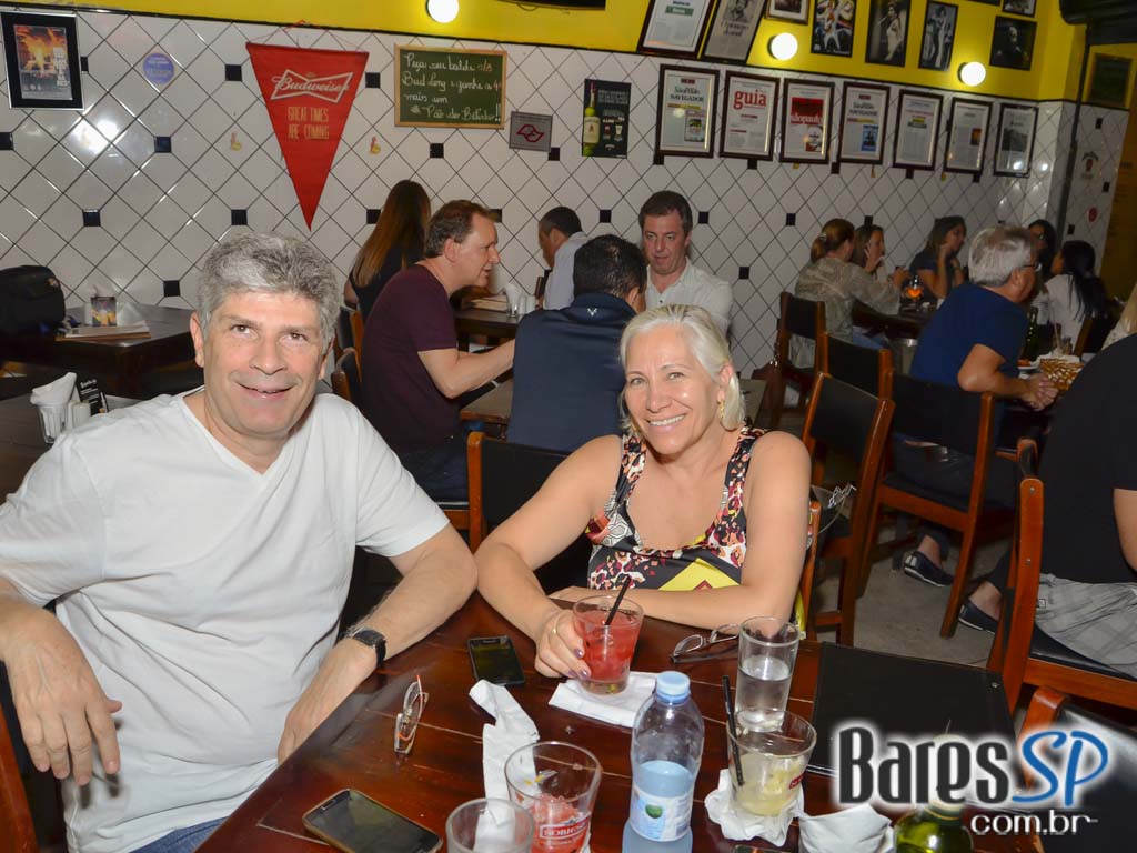 Happy hour divertido e animado aconteceu no bar Dedo de Moça do Campo Belo Happy hour divertido e animado aconteceu no bar Dedo de Moça do Campo Belo