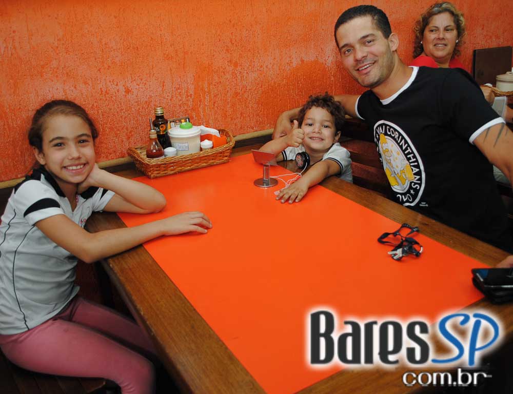 Nação Nordestina ofereceu cardápio variado e mais de 100 rótulos de cachaças - Unisal Nação Nordestina ofereceu cardápio variado e mais de 100 rótulos de cachaças - Unisal