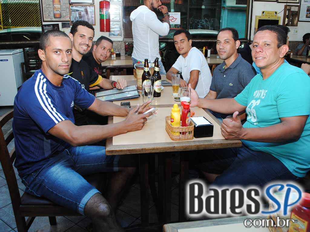 Cardápio variado com porções e cerveja gelada aconteceu no Famoso Bar do Justo neste domingo - Unisal Cardápio variado com porções e cerveja gelada aconteceu no Famoso Bar do Justo neste domingo - Unisal