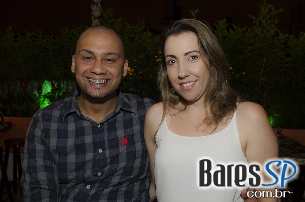 Noite da Mini Saia com DJs nas pick-ups animaram a sexta do Akbar Lounge e Disco Noite da Mini Saia com DJs nas pick-ups animaram a sexta do Akbar Lounge e Disco
