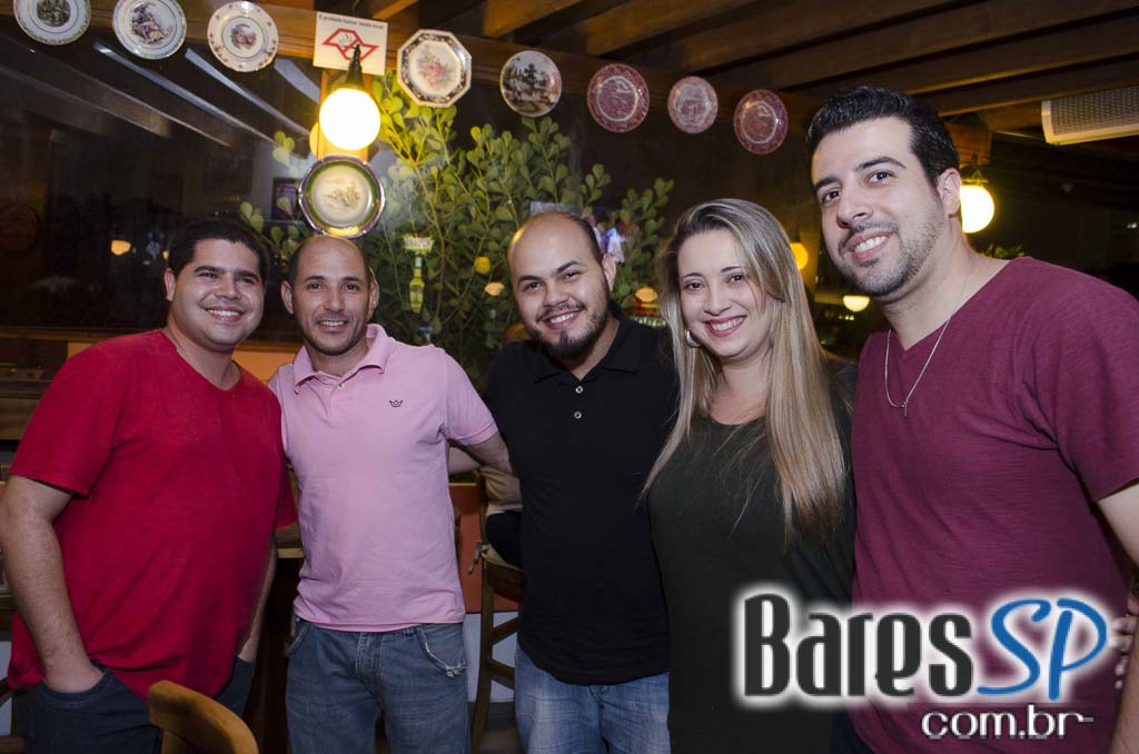 Noite da Mini Saia com DJs nas pick-ups animaram a sexta do Akbar Lounge e Disco Noite da Mini Saia com DJs nas pick-ups animaram a sexta do Akbar Lounge e Disco