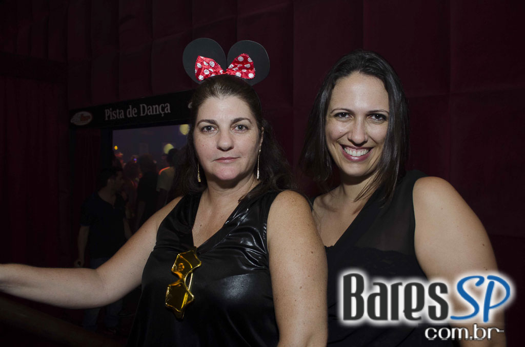 Noite da Mini Saia com DJs nas pick-ups animaram a sexta do Akbar Lounge e Disco Noite da Mini Saia com DJs nas pick-ups animaram a sexta do Akbar Lounge e Disco