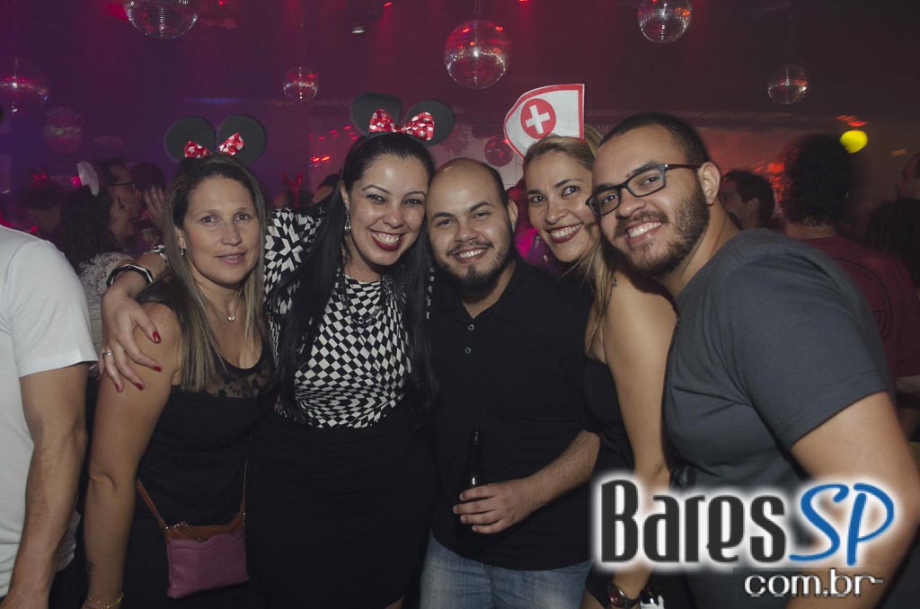 Noite da Mini Saia com DJs nas pick-ups animaram a sexta do Akbar Lounge e Disco Noite da Mini Saia com DJs nas pick-ups animaram a sexta do Akbar Lounge e Disco