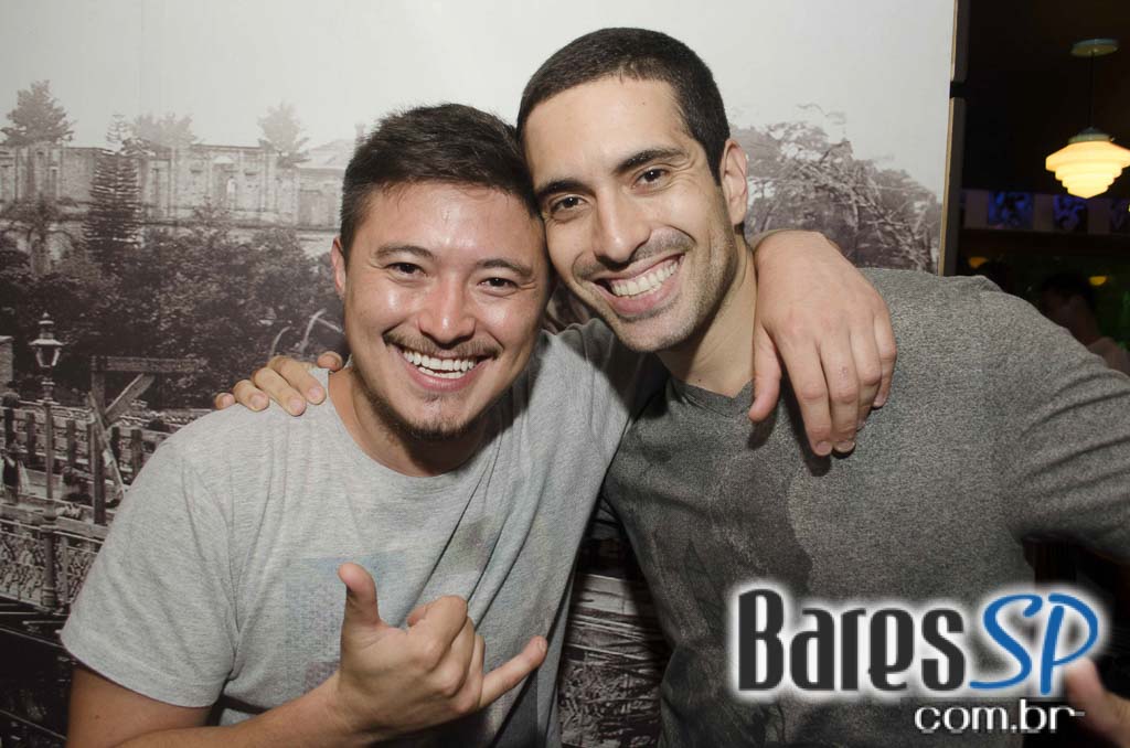 Noite da Mini Saia com DJs nas pick-ups animaram a sexta do Akbar Lounge e Disco Noite da Mini Saia com DJs nas pick-ups animaram a sexta do Akbar Lounge e Disco