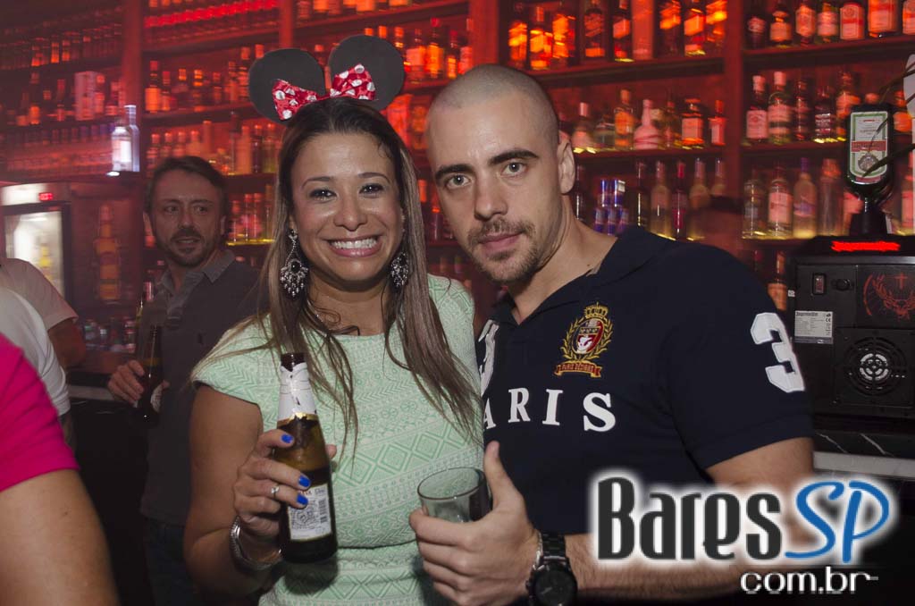 Noite da Mini Saia com DJs nas pick-ups animaram a sexta do Akbar Lounge e Disco Noite da Mini Saia com DJs nas pick-ups animaram a sexta do Akbar Lounge e Disco